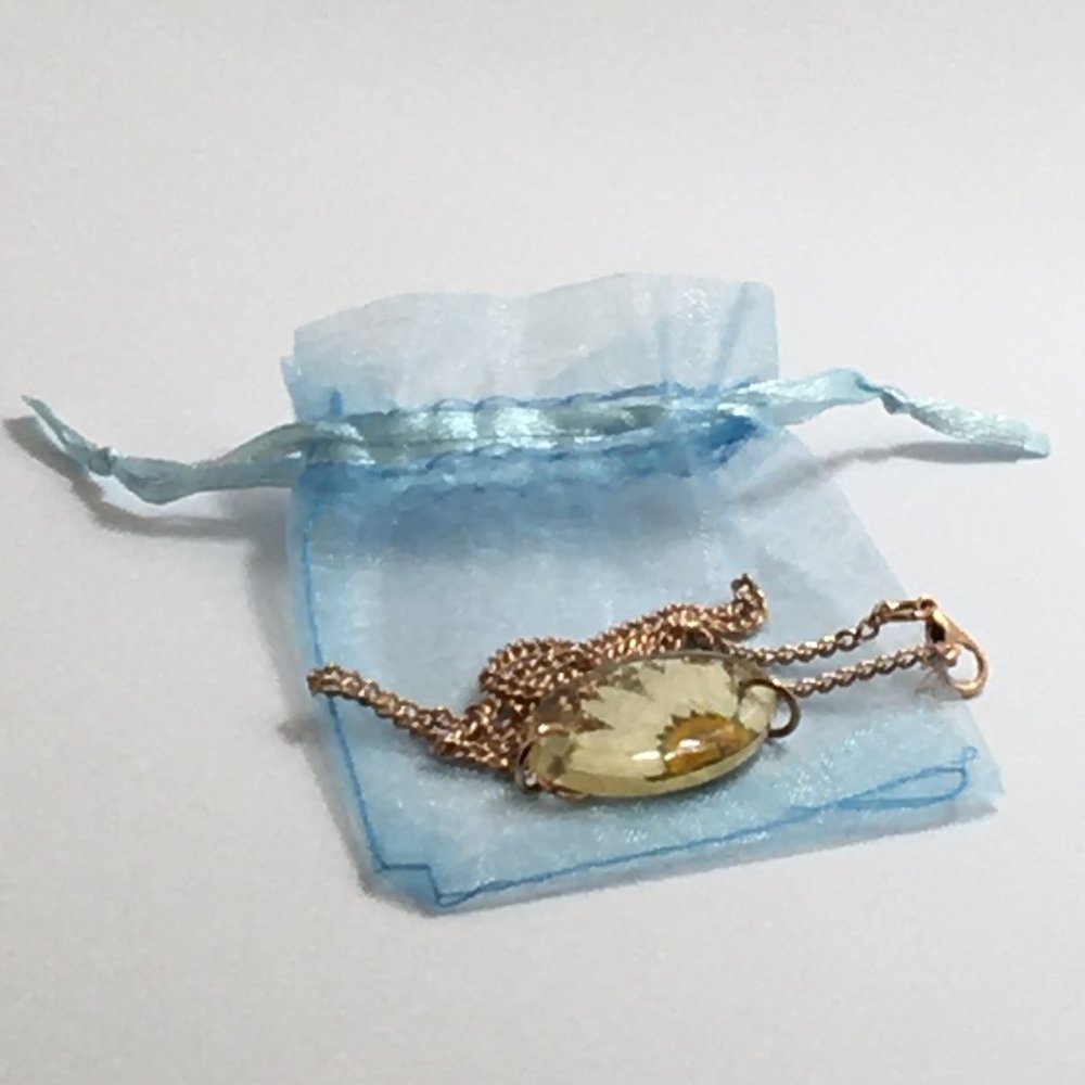 Cute Daisey Pendant Necklace - Picture 3 of 4